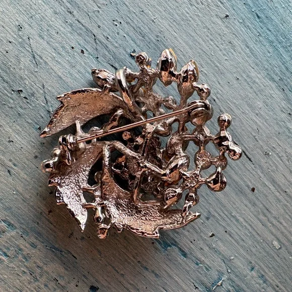 Elegant Vintage Purple and Pink Brooch with Floral Design - Picture 6 of 9